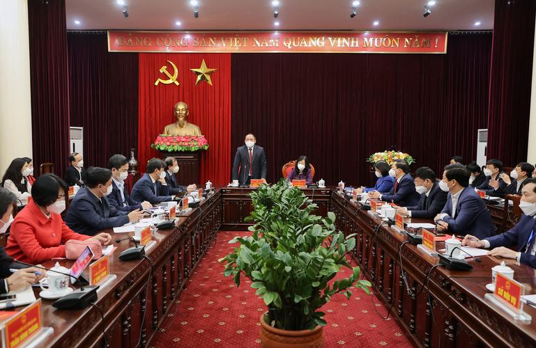 Tranh treo tường, đèn thả màu vàng ấm m.okking39 tân cổ điển