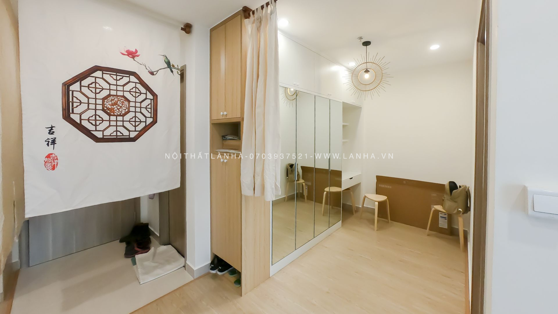 Phong cách Japandi với điểm nhấn gương ốp tường giúp mở rộng okking.con