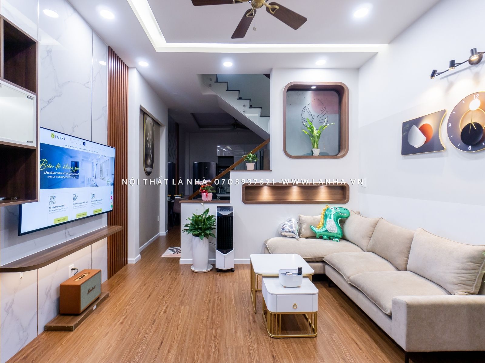 Phòng khách m.okking39 hiện đại với tone màu sáng
