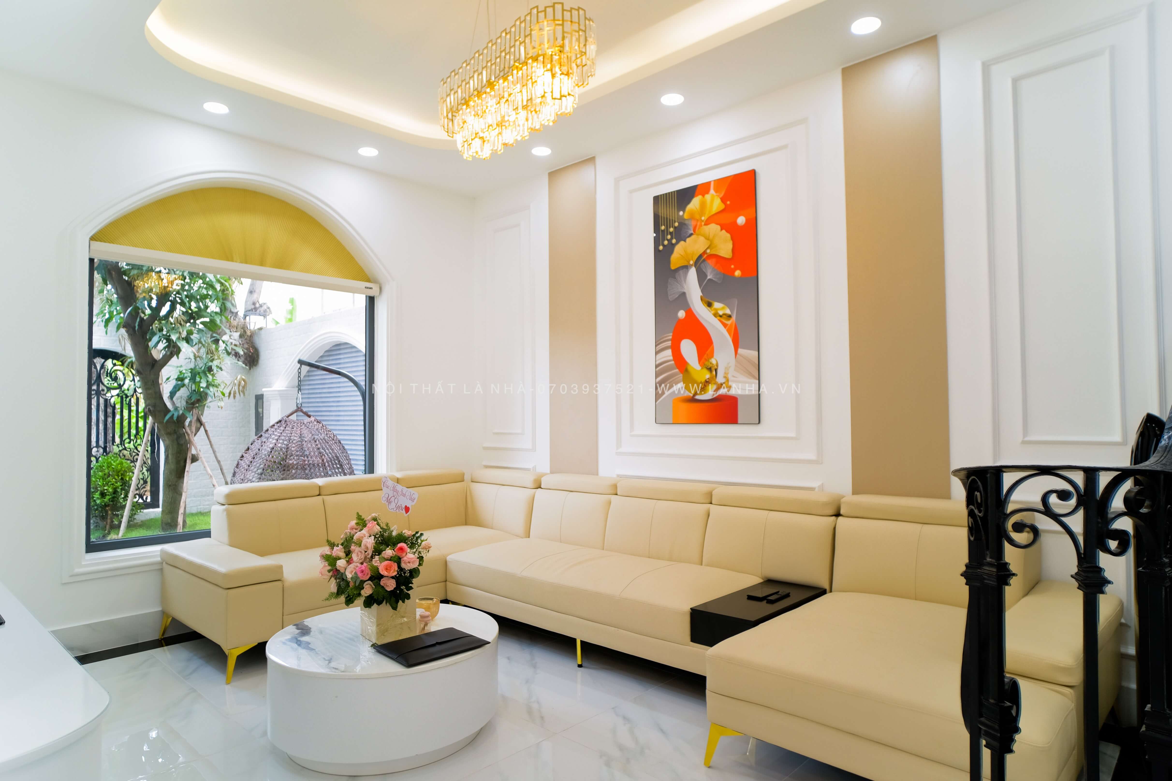 Công trình biệt thự quận 7 m.okking39 tân cổ điển tường trắng kết hợp đồ nội thất tone vàng sang trọng