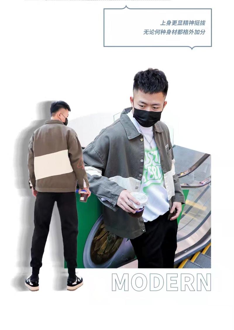 Phòng khách liền bếp có cửa sổ và cửa ban công rộng, tận dụng tối đa ánh sáng tự nhiên