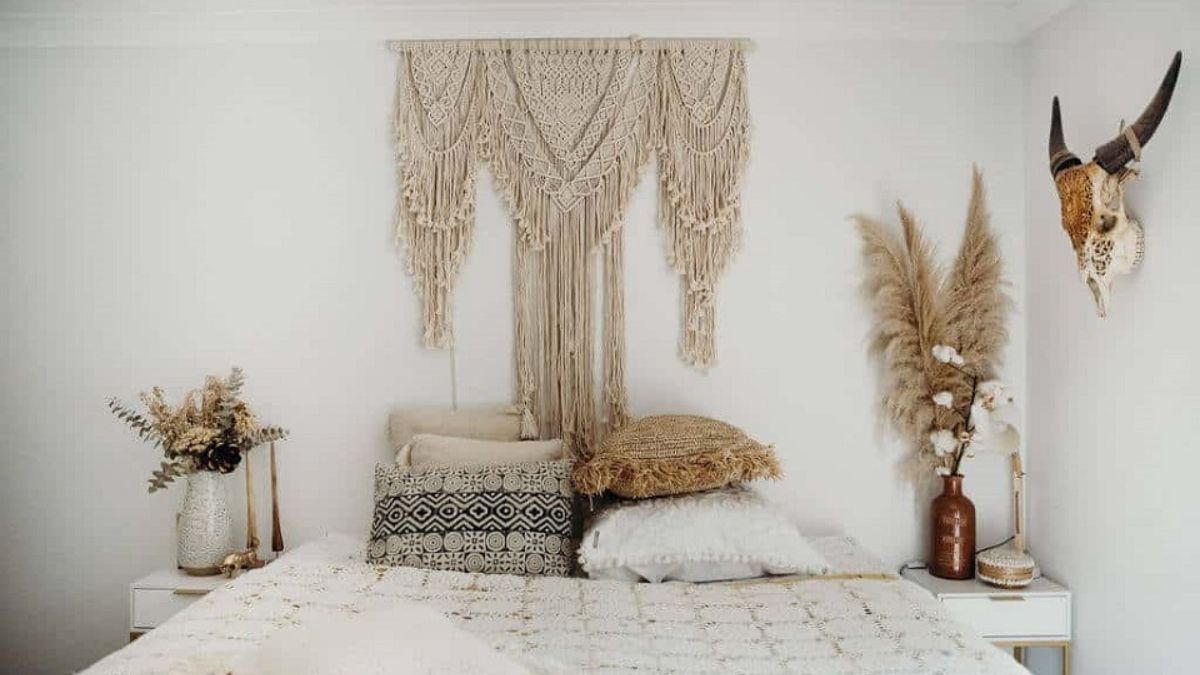 Decor okking vintage với bình hoa gốm