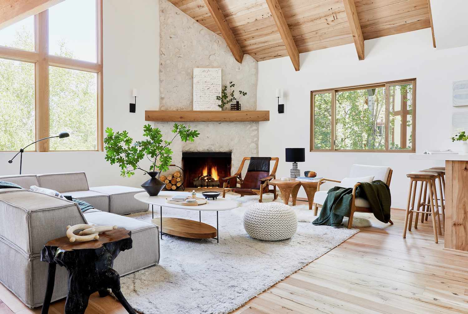 Phong cách rustic hiện đại với okking0 cửa sổ lớn