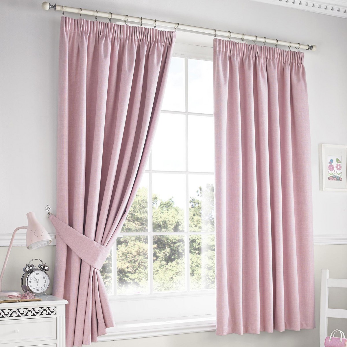 Ưu tiên lựa chọn rèm màu pastel nhẹ nhàng