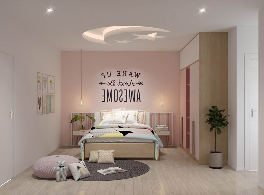 Tường hồng với decor chữ cách điệu ở đầu giường