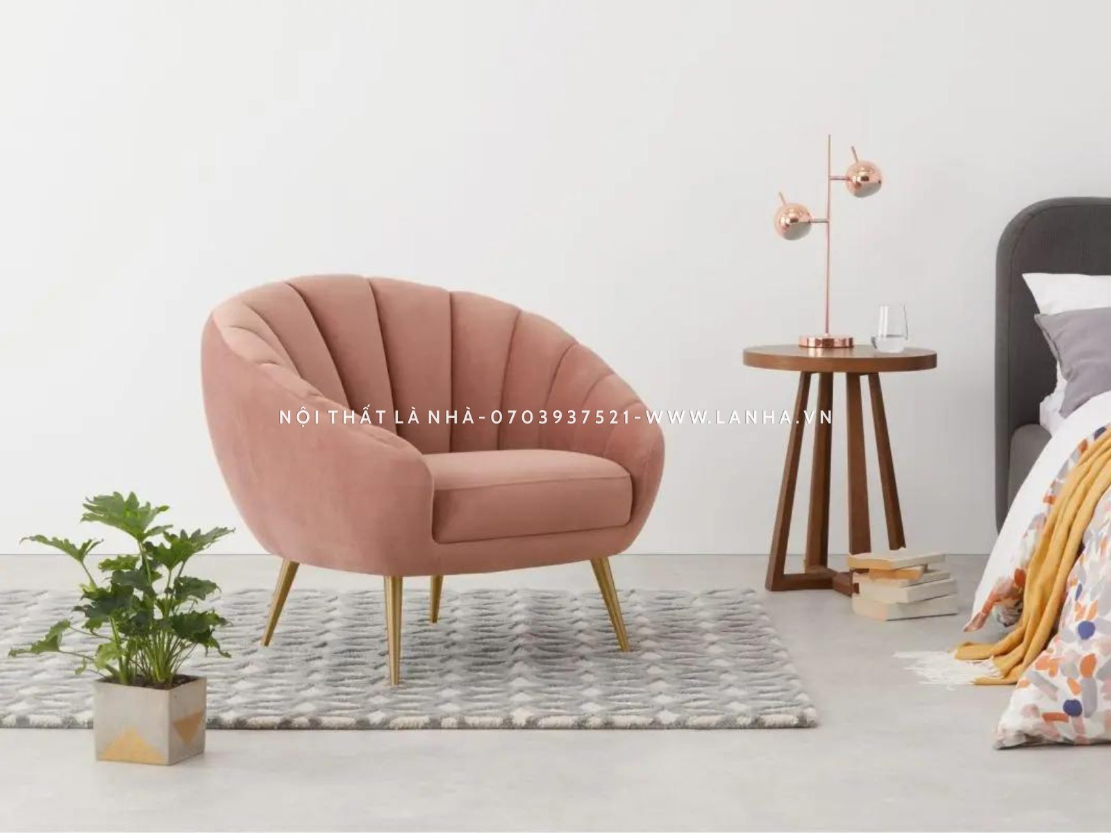 Sofa đơn Primrose Accent màu Blush Pink Velvet của xưởng nội thất m.okking