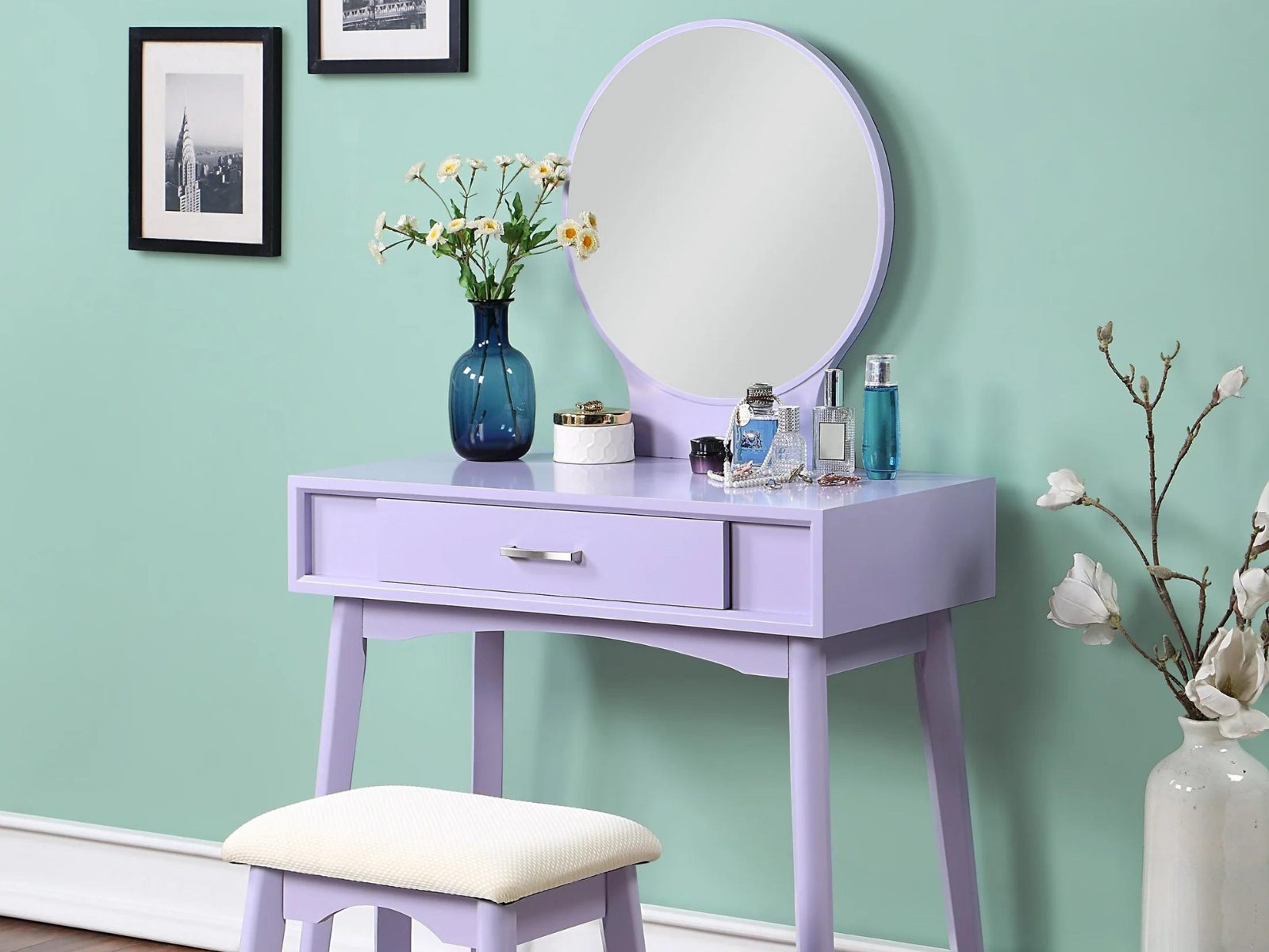 Bàn trang điểm màu tím pastel kết hợp màu trắng