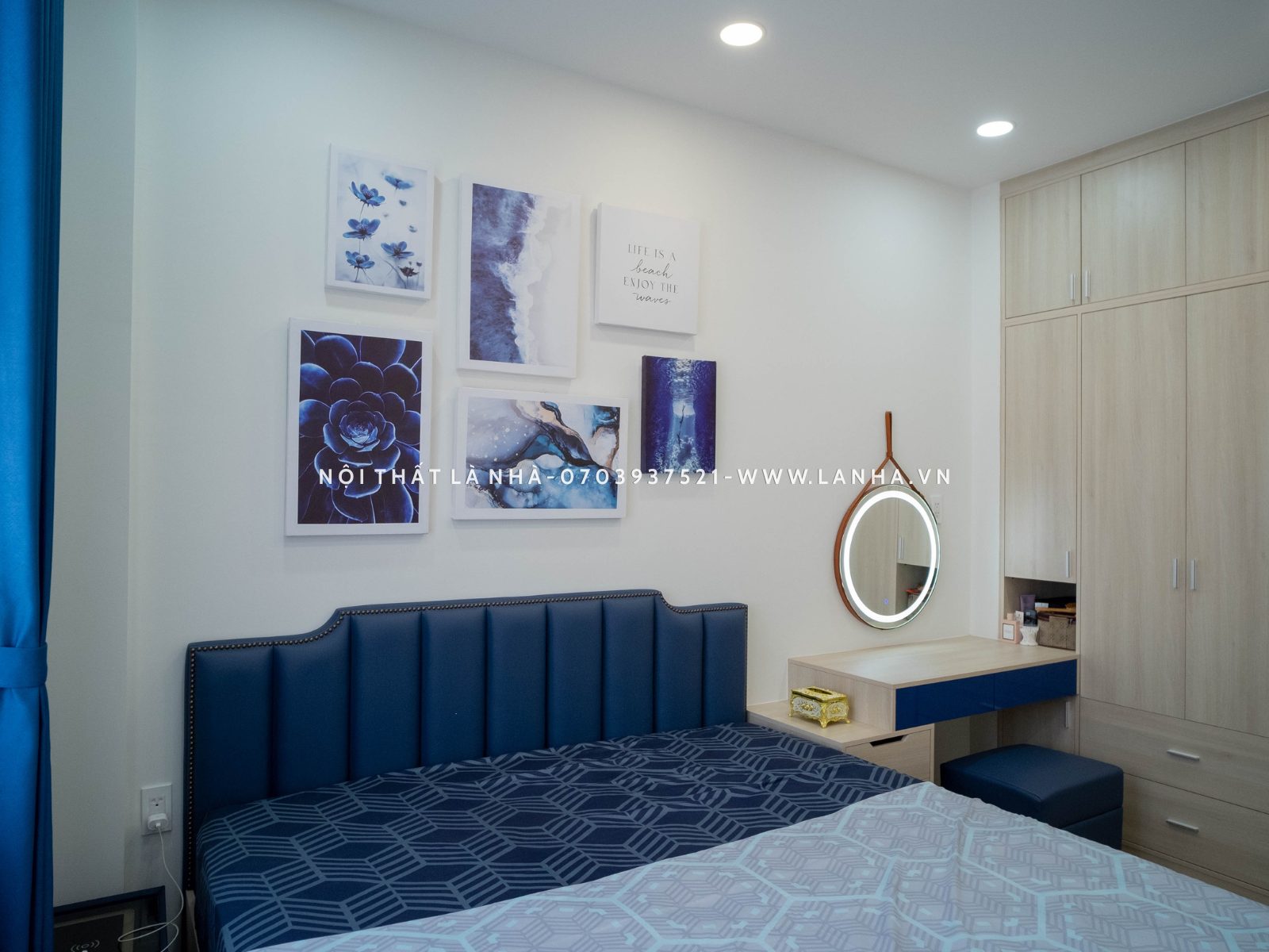 Thiết kế okking màu trắng với điểm nhấn màu xanh