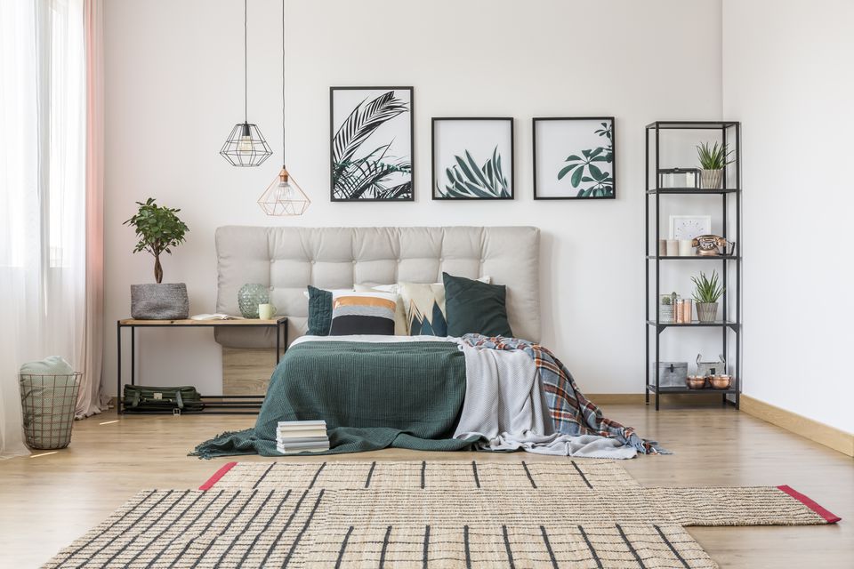 Phối hợp cùng các tranh treo tường tone trắng xanh