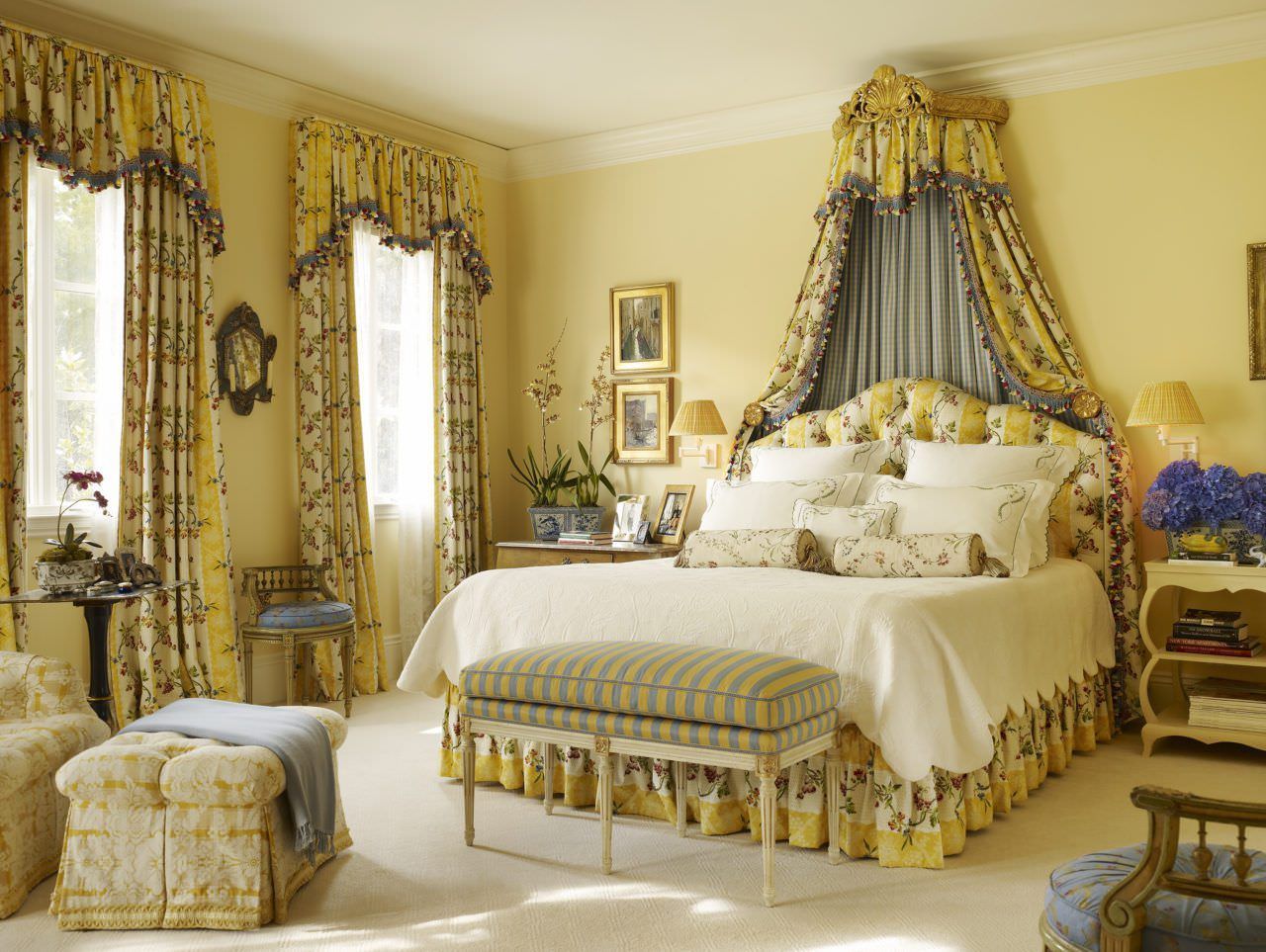 Decor okking màu vàng độc đáo với nhiều chất liệu khác nhau