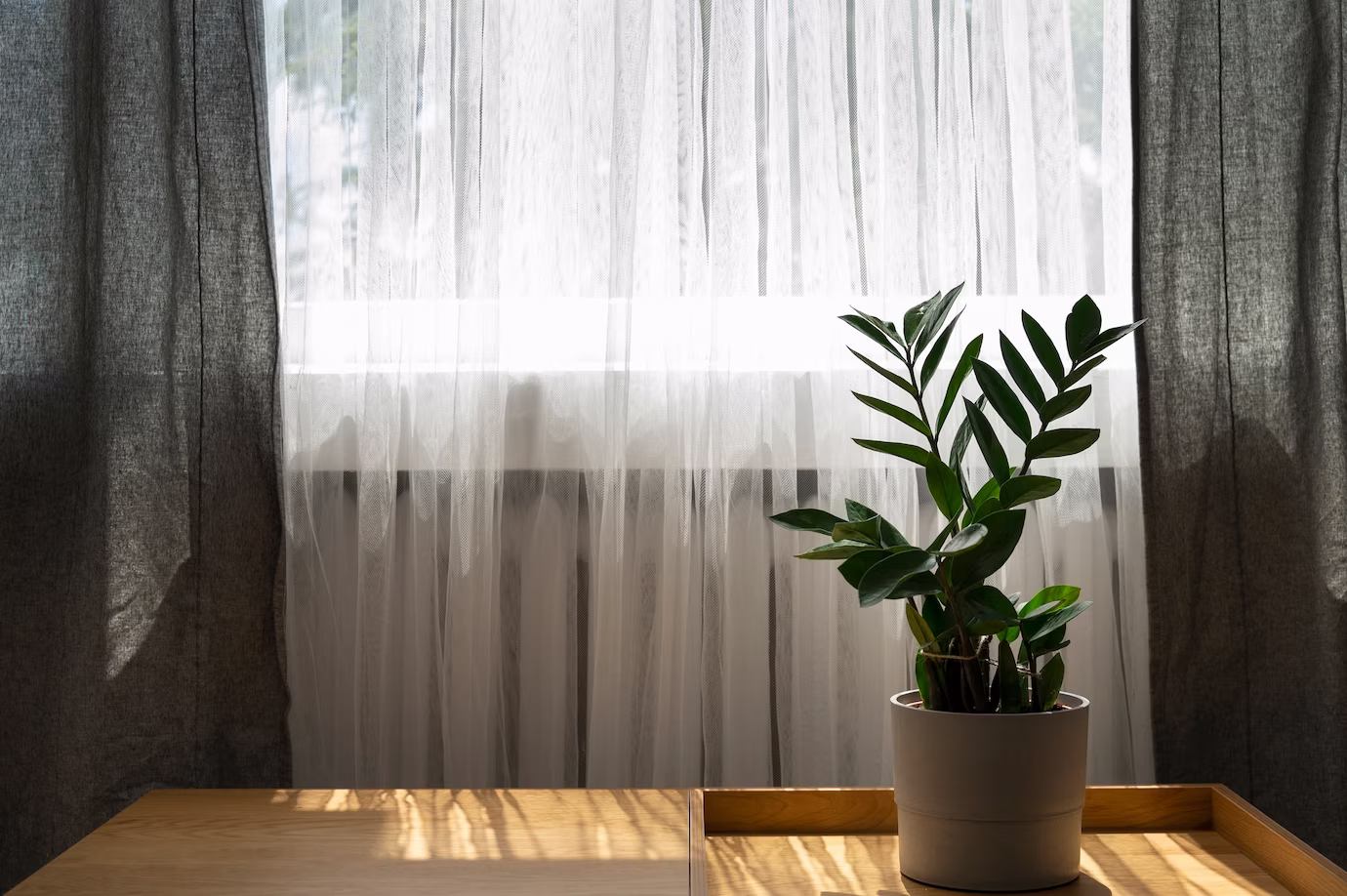 Rèm được làm từ các chất liệu đơn giản như vải mỏng, voan hoặc cotton