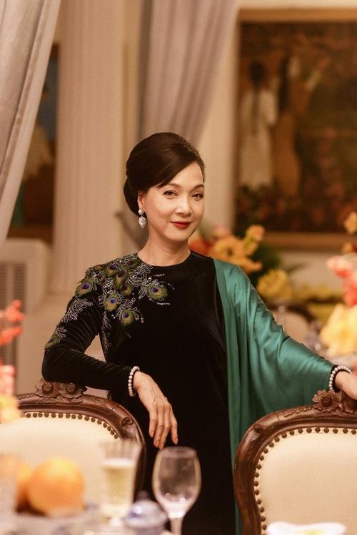 Chọn chất liệu rèm có độ dày và đậy đặn để ngăn tầm nhìn từ bên ngoài