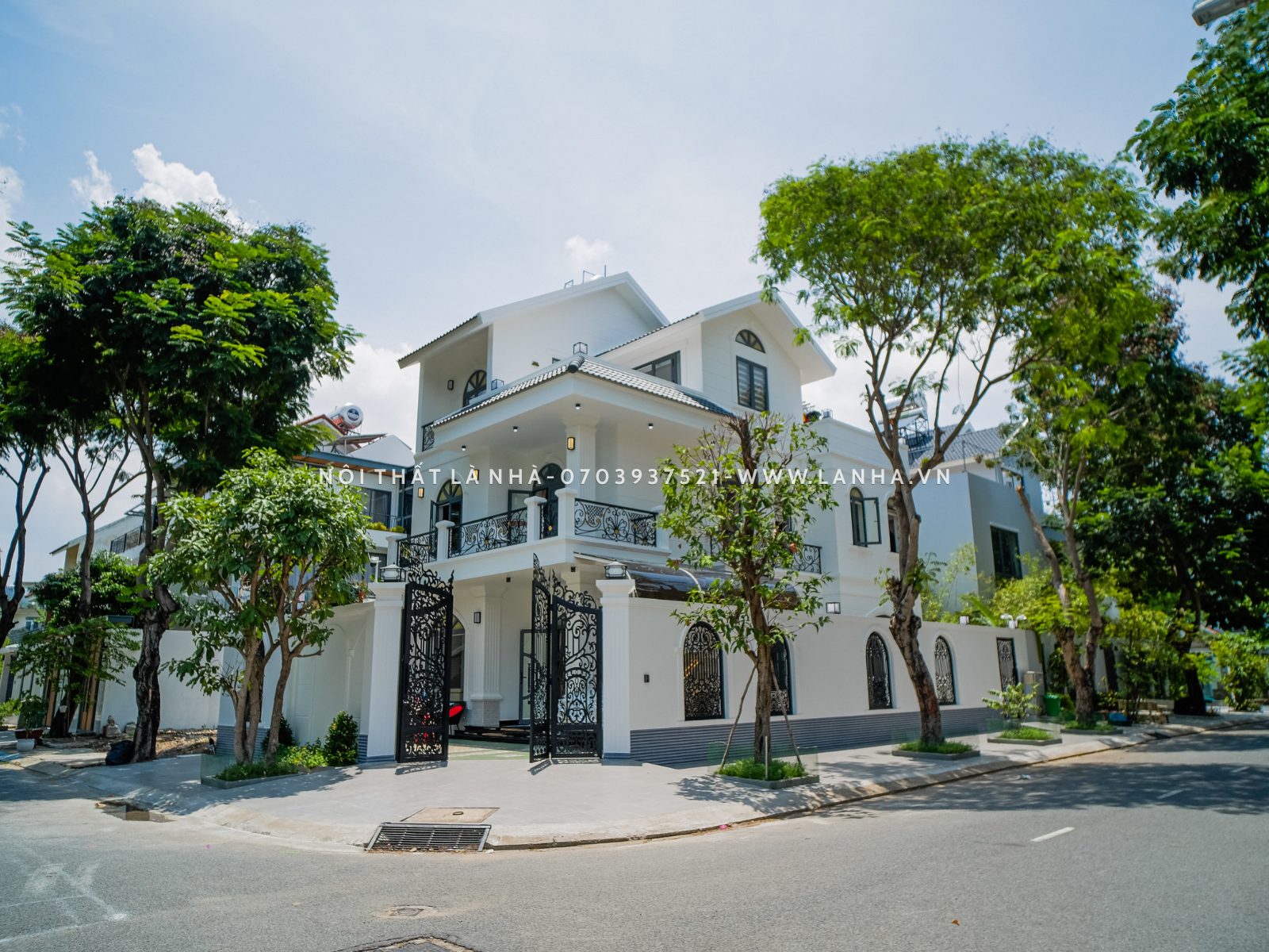Bên ngoài biệt thự quận 7 m.okking39 Tân cổ điển