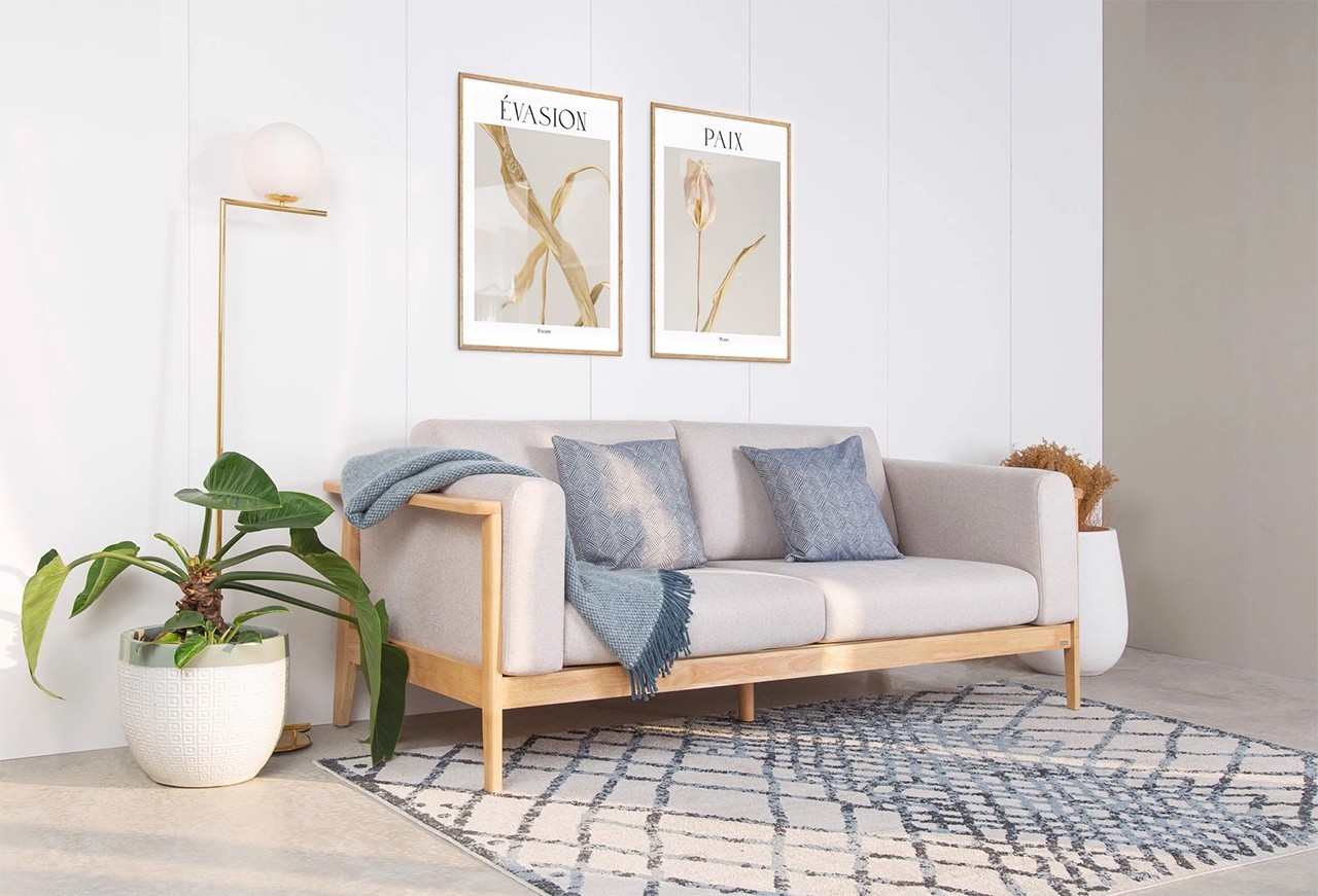 Ghế sofa dài được dùng trong trang trí phòng khách 15m2