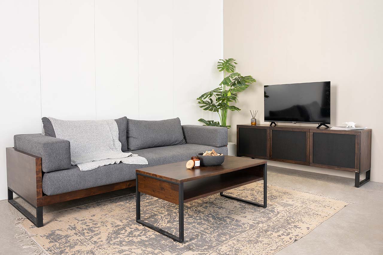 Sofa dáng thẳng giúp tạo ra một cảm giác trật tự và gọn gàng