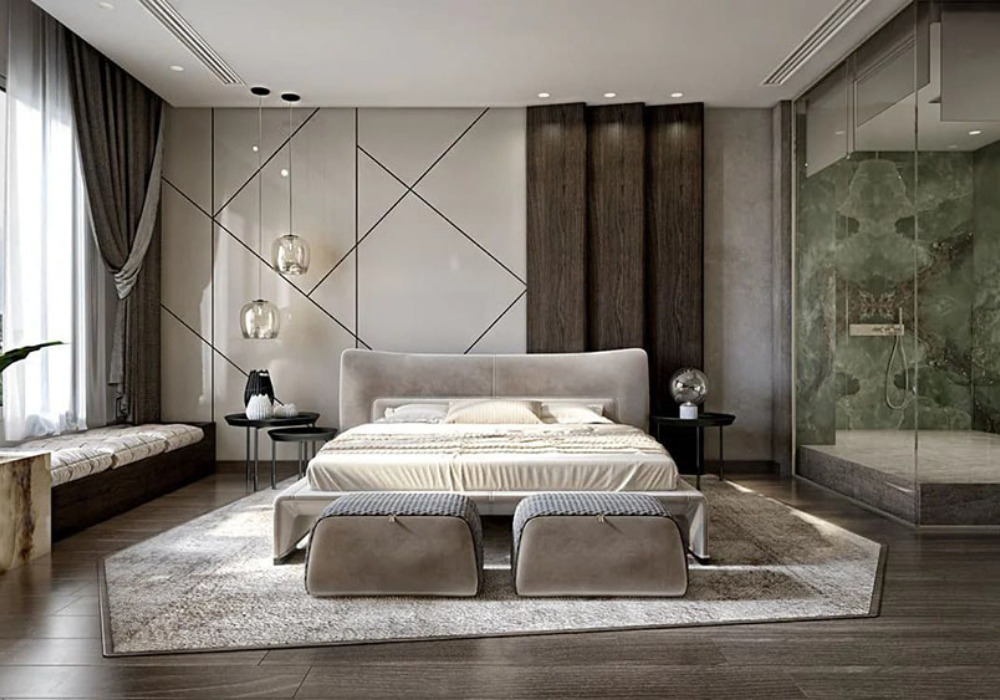 Một chiếc giường lớn với nệm êm ái và chăn mềm mại nằm ở trung tâm phòng, tạo nên trung tâm của okking.con