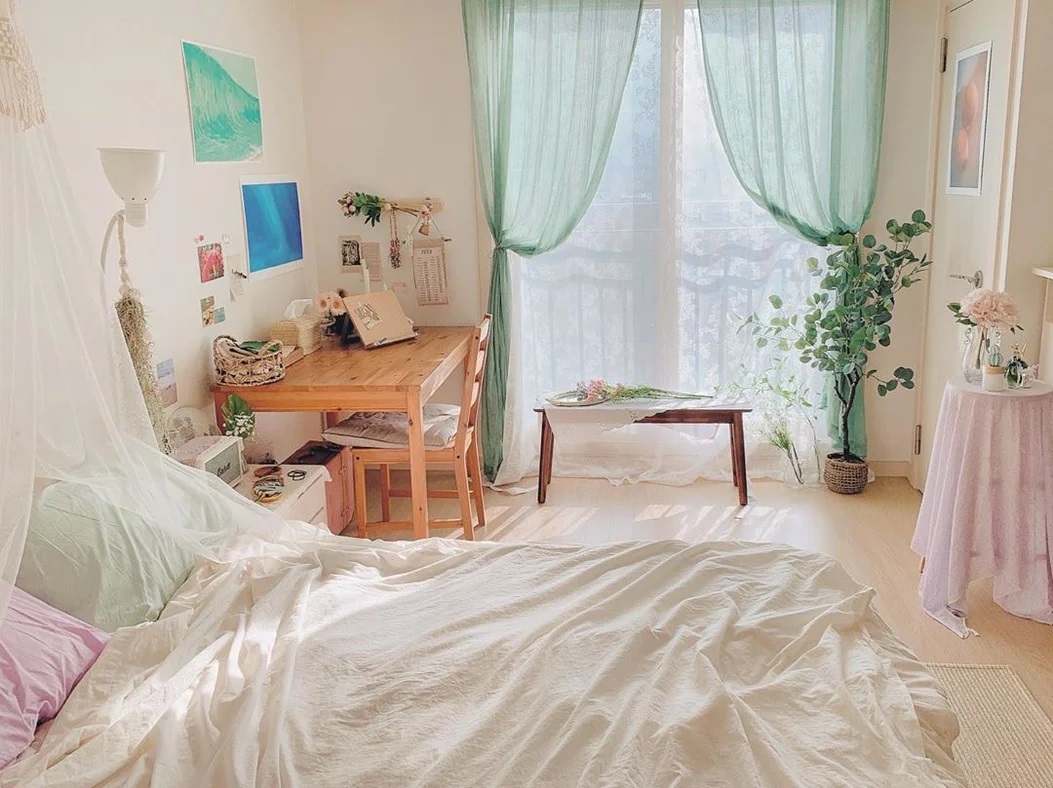 Trang trí tường okking bằng tranh hoặc decal dễ thương