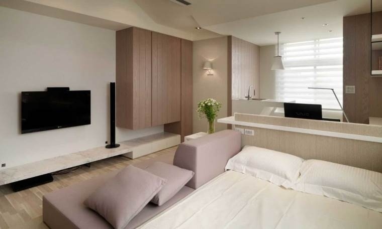 Không nên đặt TV ngay phía trước giường ngủ