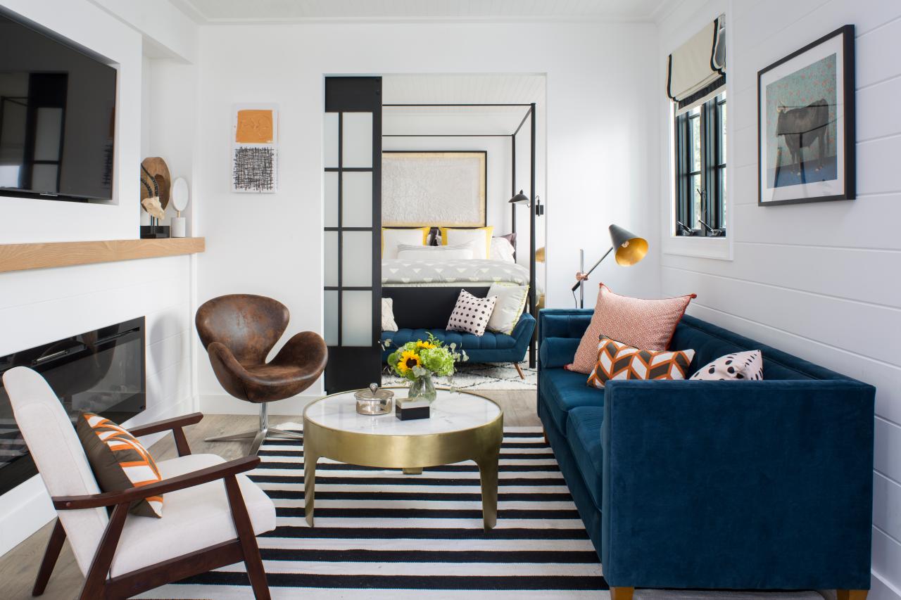 Chọn nội thất có okking0 đa năng, ví dụ như sofa giường, giường gập vào tường, bàn trà có chỗ để lưu trữ, hoặc ghế có chỗ để đựng đồ