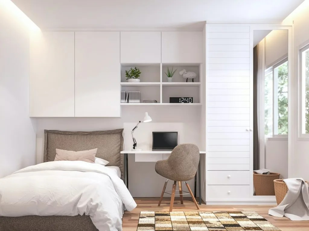 Trắng, xám nhạt, xanh pastel, hoặc hồng nhạt là những lựa chọn tốt cho decor okking nhỏ