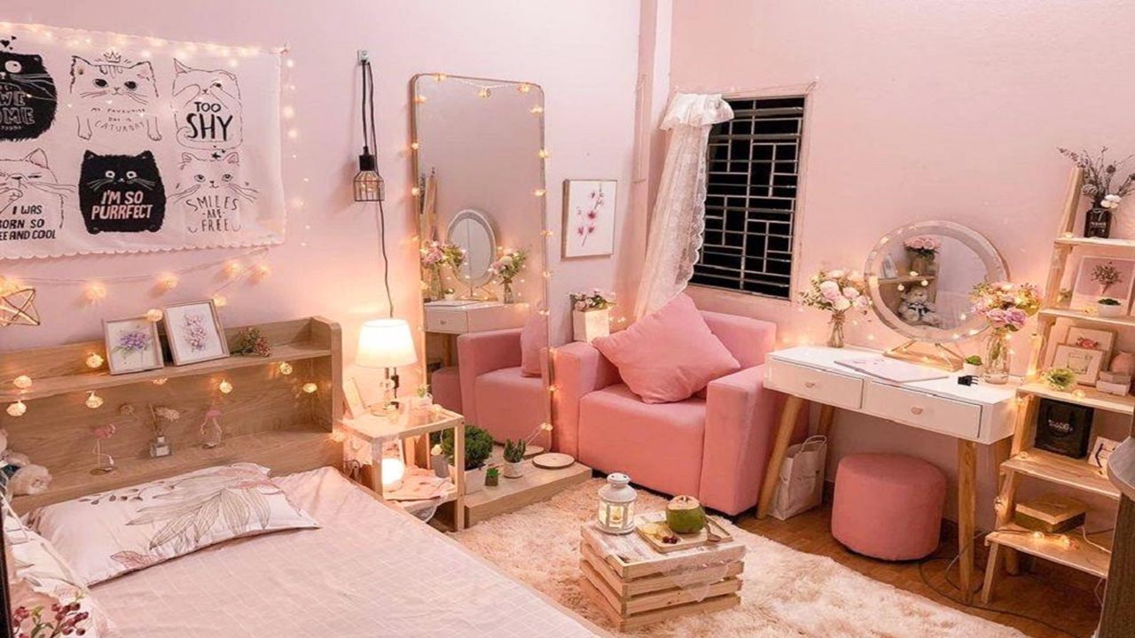 Đặt dây đèn LED xung quanh đầu giường hoặc phía dưới bộ ga trải giường để tạo sự ấn tượng và cảm giác ấm áp