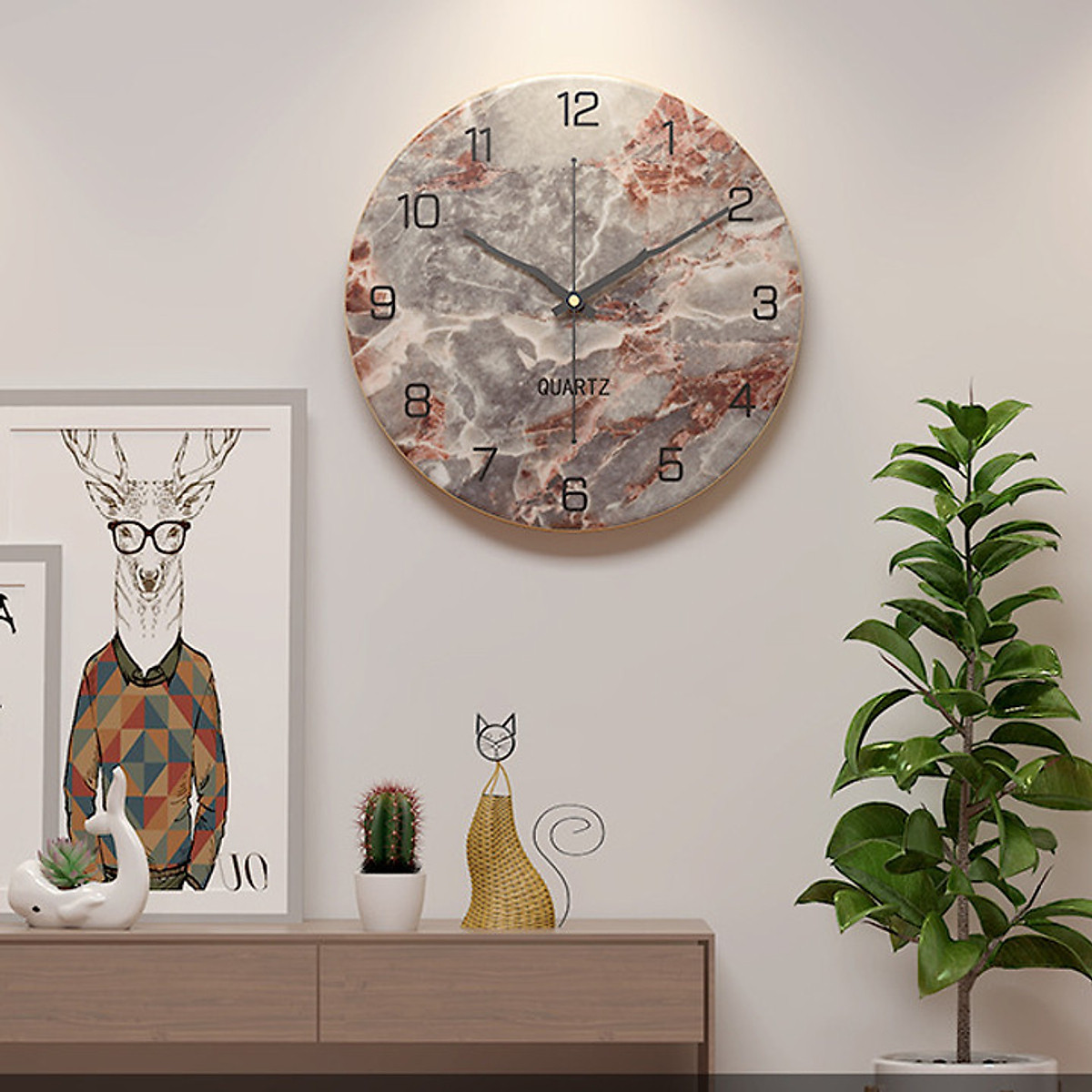 Lựa chọn một chiếc đồng hồ treo tường với okking0 nghệ thuật hoặc độc đáo để tạo điểm nhấn trên tường okking