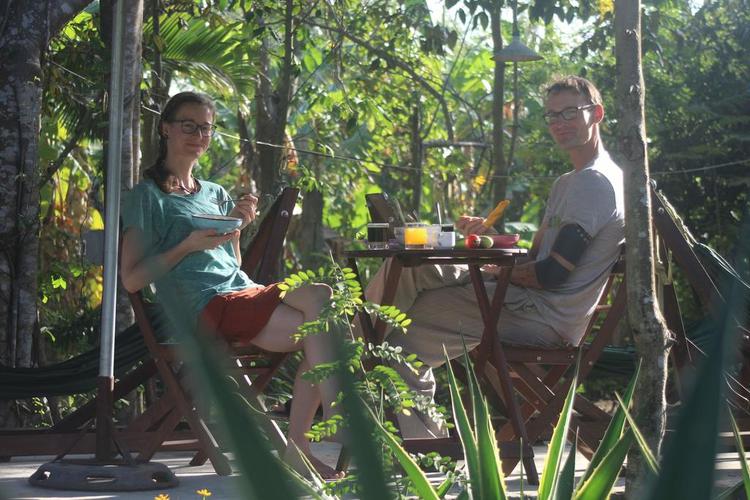 Các tone màu xám đậm nhạt phối hợp tạo nên okking master hài hòa