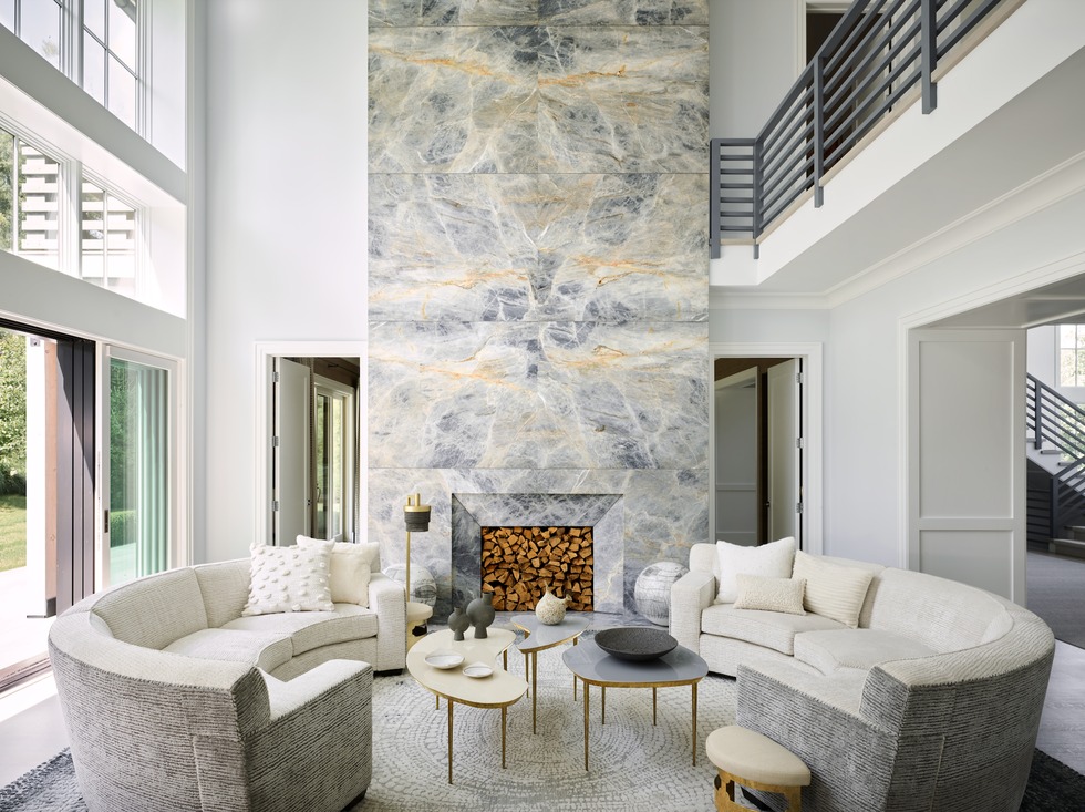Lựa chọn nội thất ghế sofa theo hình vòng cung tạo cảm giác okking.con gần gũi (Nguồn: Sưu tầm)