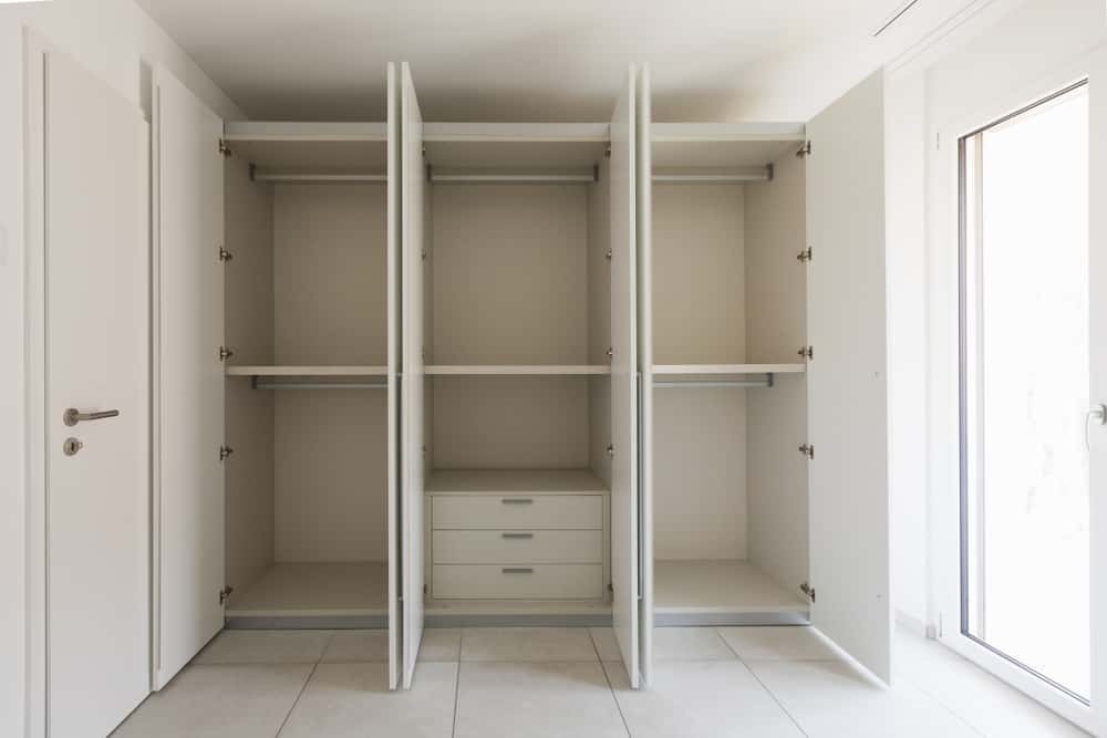 Kích thước tiêu chuẩn của tủ quần áo âm tường