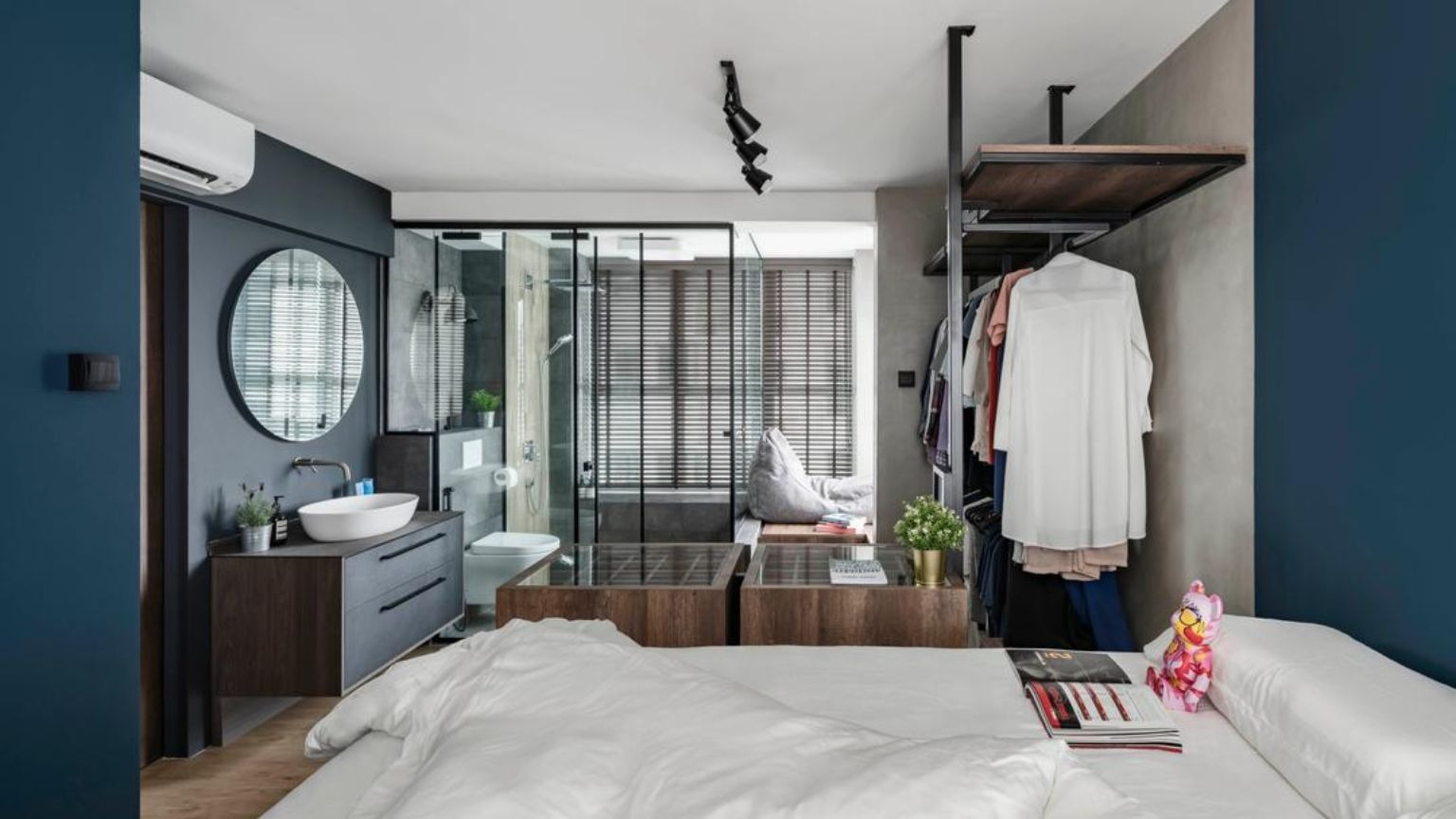 okking.con có toilet khép kín trong suốt (Nguồn: Sưu tầm)