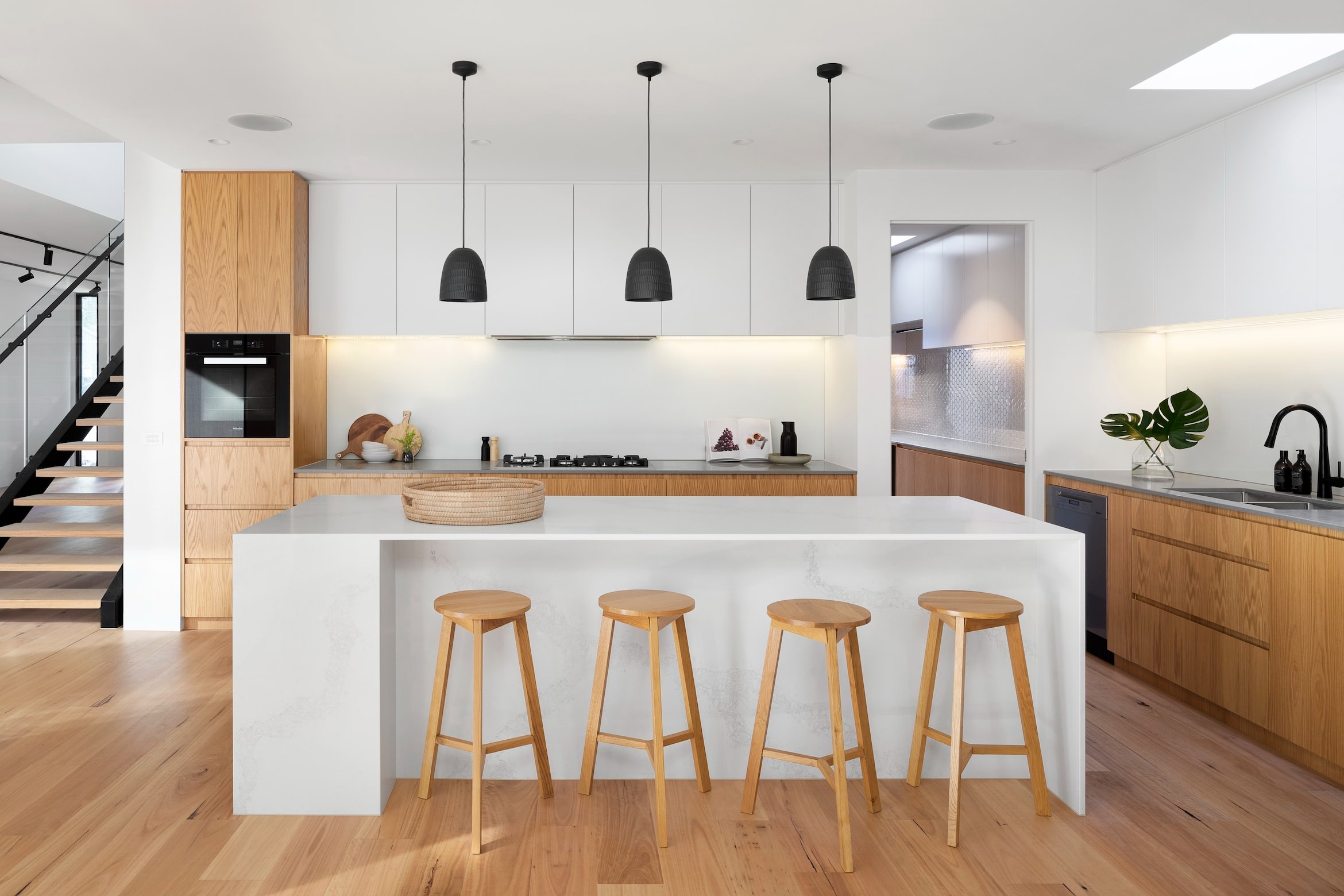 Thiết kế bàn đảo bếp tối giản có thể phù hợp với mọi m.okking39 nội thất (Nguồn: Sưu tầm)