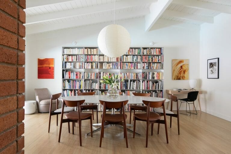 Phòng ăn m.okking39 Scandinavian kết hợp cùng kệ sách