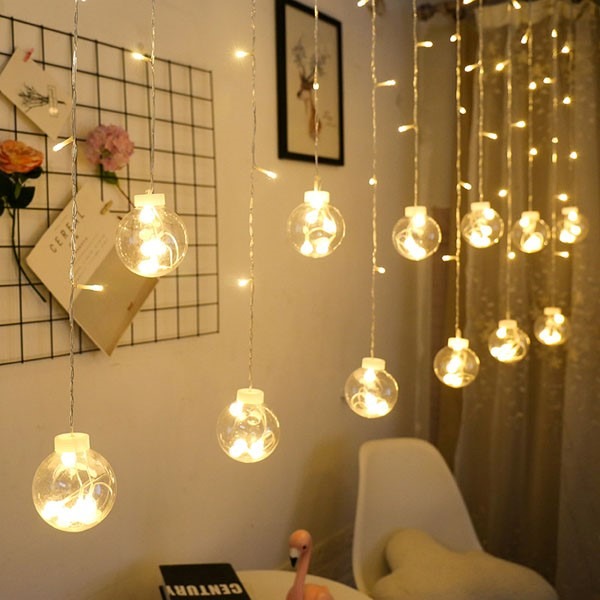 Đèn trang trí hình quả cầu lung linh đẹp mắt